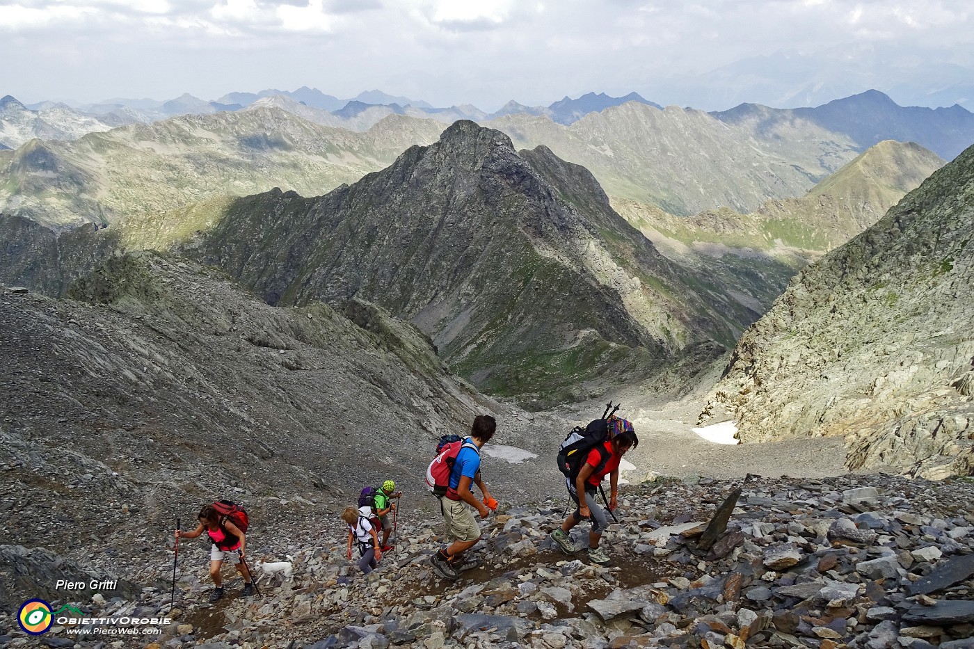 40 Vista sul Passo e Pizzo di Ciigola.JPG -                                